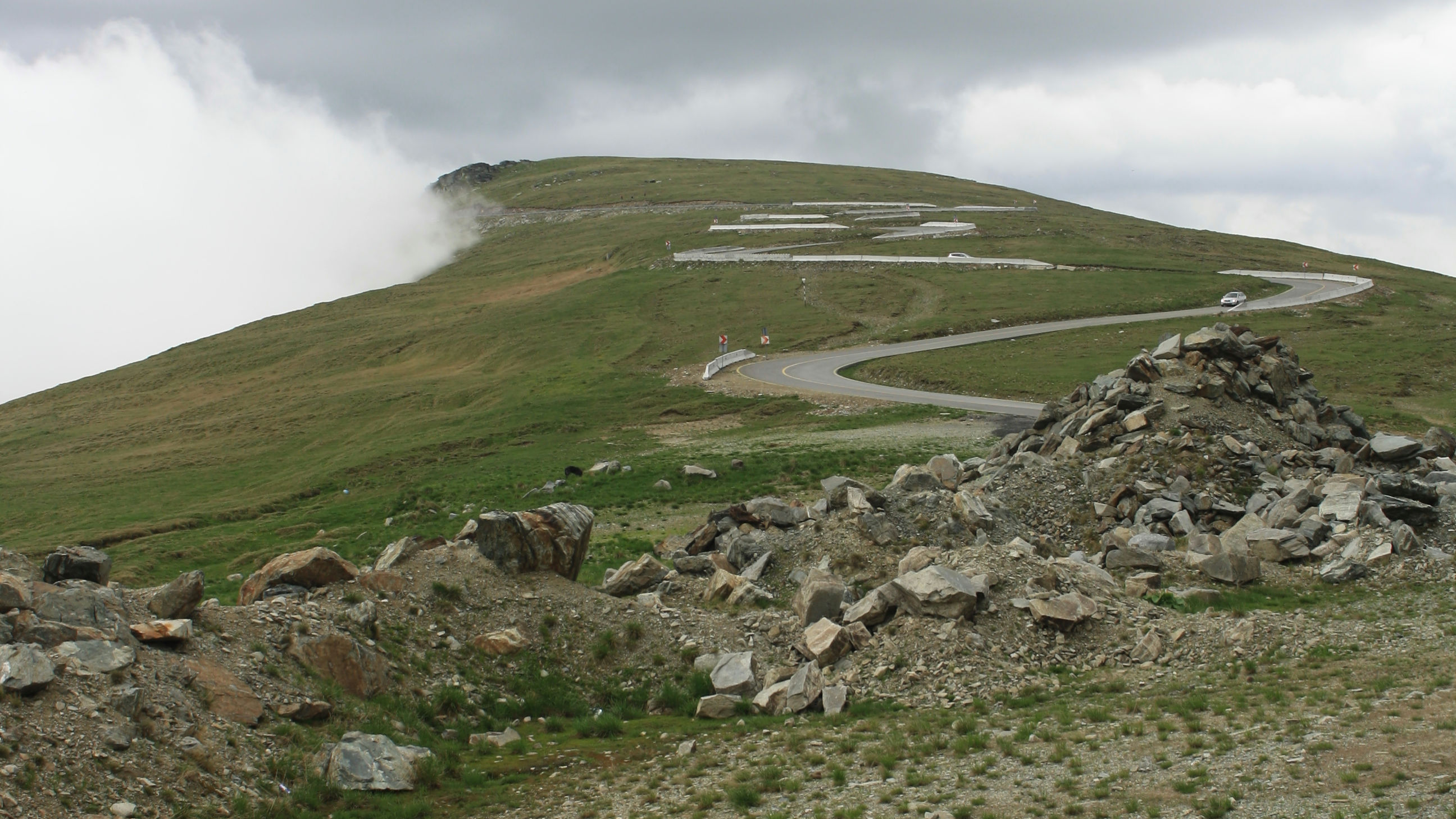 Panoramatický výhled z Transalpiny – nejvyšší horské silnice Rumunska DN67C v pohoří Parâng